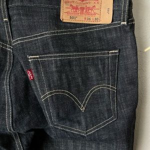 Mens 501 blue jeans button fly. Size W36xL30.